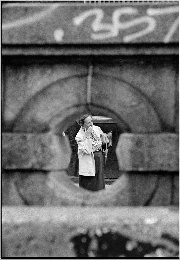 Woman-HoleInWall-1989 copy