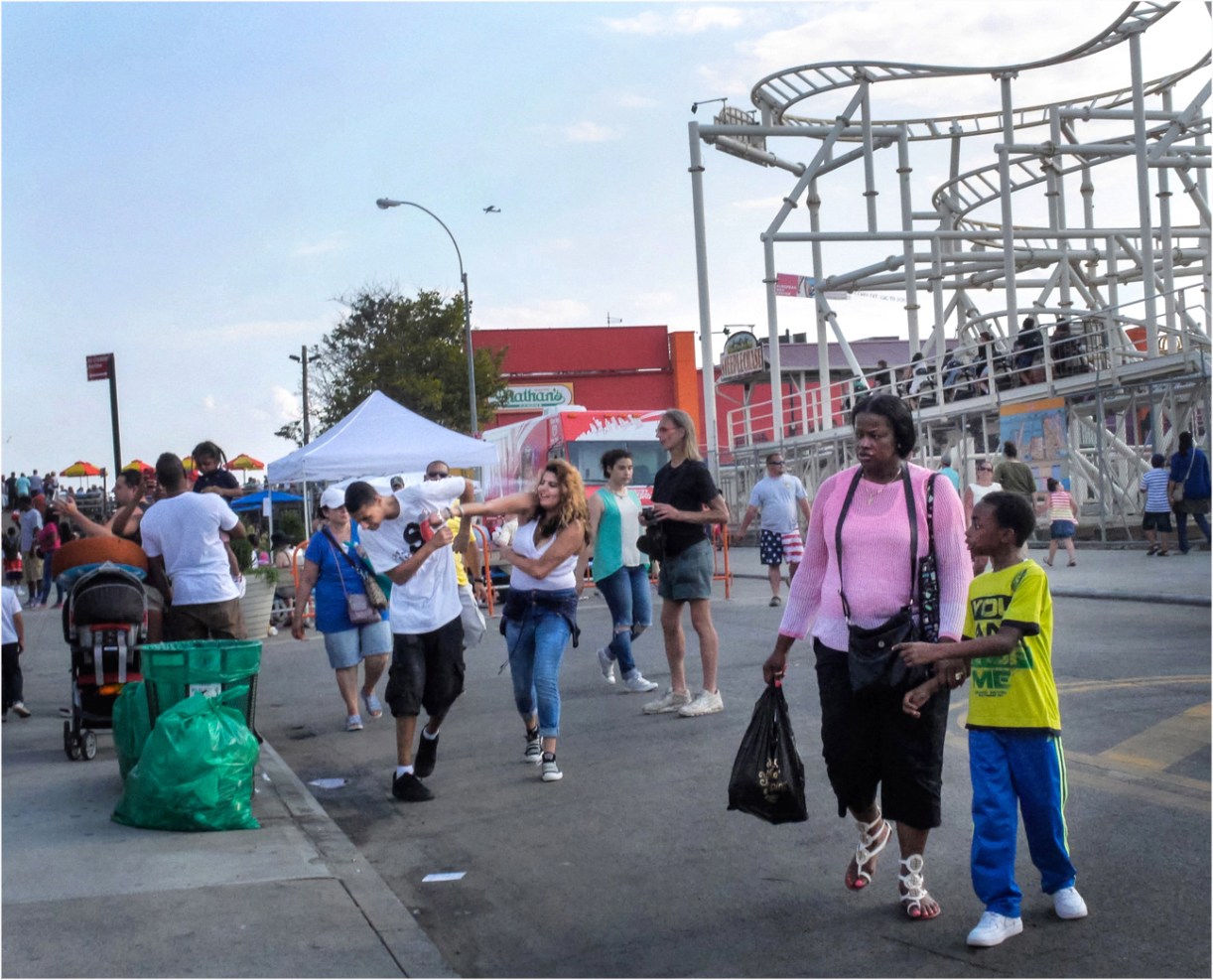 *Coney-Couple-PlayFight-2014 copy