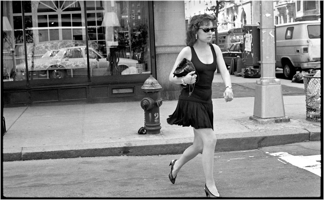 WomanBlackDressRuns-1988 copy