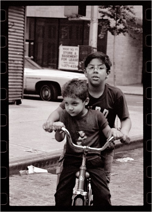 no-helmets-kids-bicycles