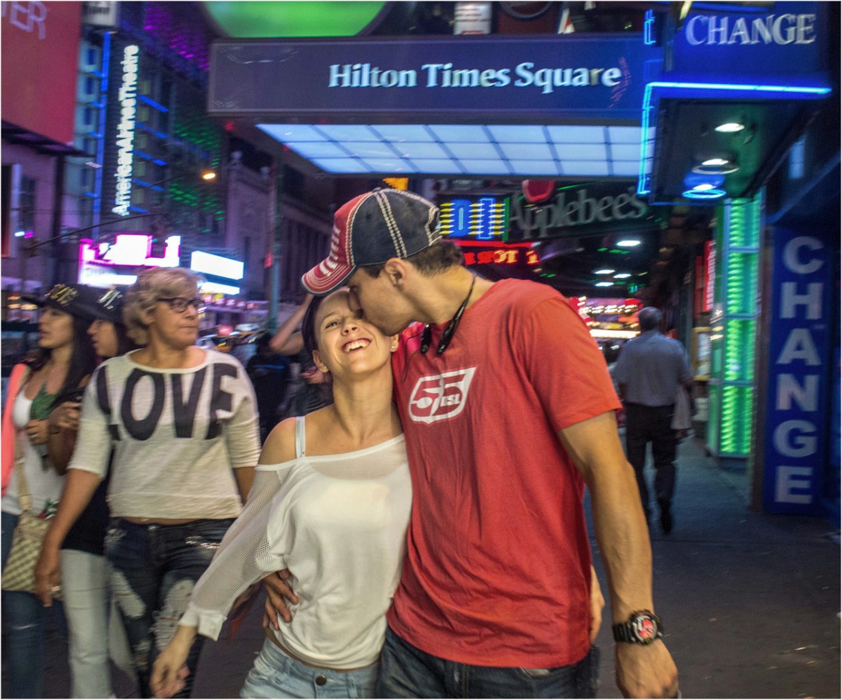 kiss-times-sq-teens