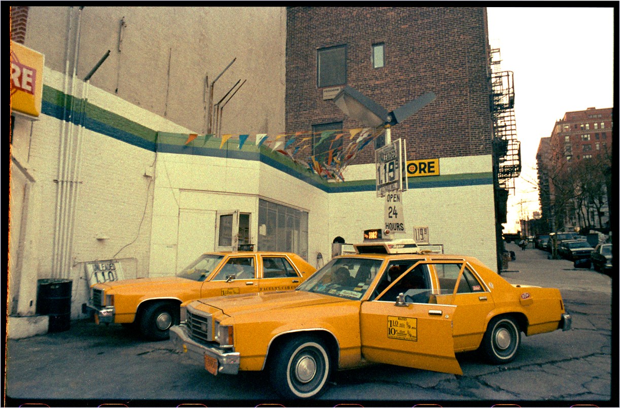 3B82-Taxi-Gas-Sation-94-3d-1985 copy