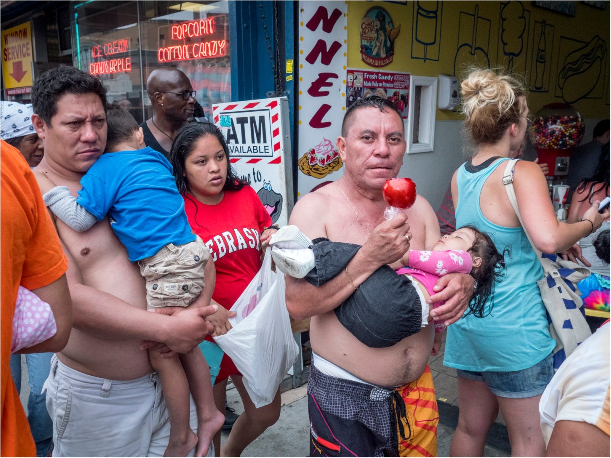 coney-july-4th-candy-apple-family-copy